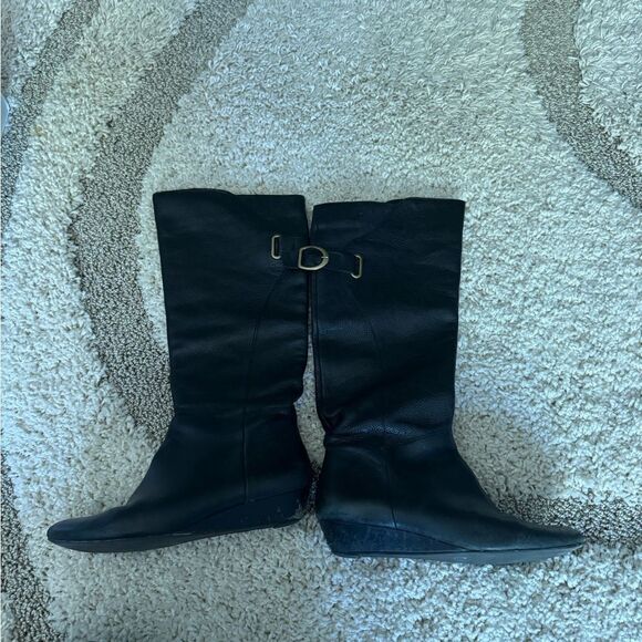 black leather boots with buckle - Picture 1 of 4
